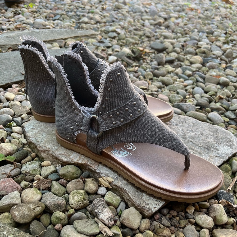 Very G never worn, gray, back zip gladiator sandals!!